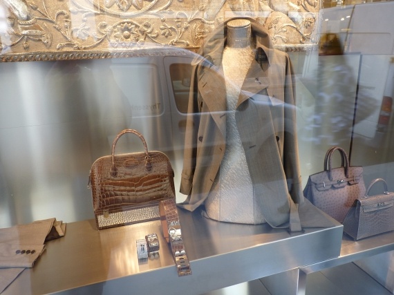 kelly handbags - Herm��s shop in Paris, France