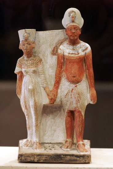 Musée du Louvre: Figurine d'Akhénaton et Néfertiti