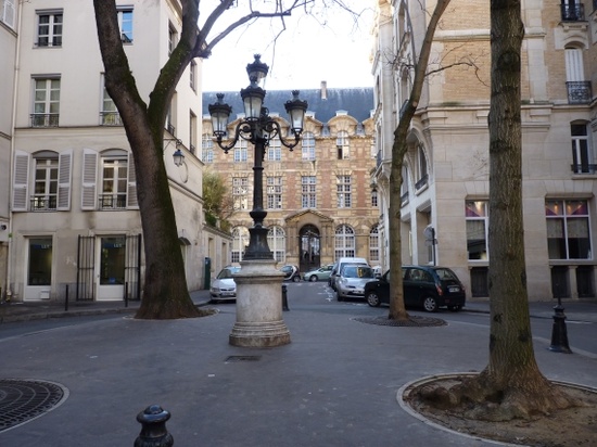 Saint-Germain-des-Prés: Place de Furstemberg