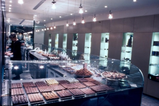 Jean Paul H 233 Vin Chocolates Store In Paris France