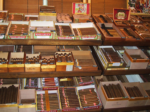 Le Lotus Cigar Shop In Paris