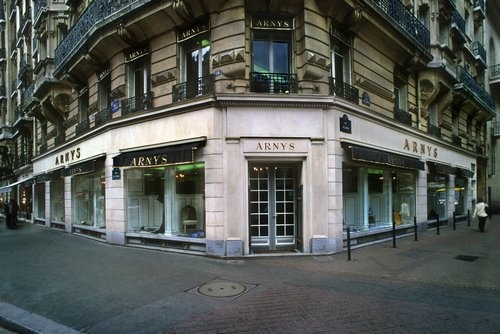Résultat de recherche d'images pour "boutique Arnys  photos"